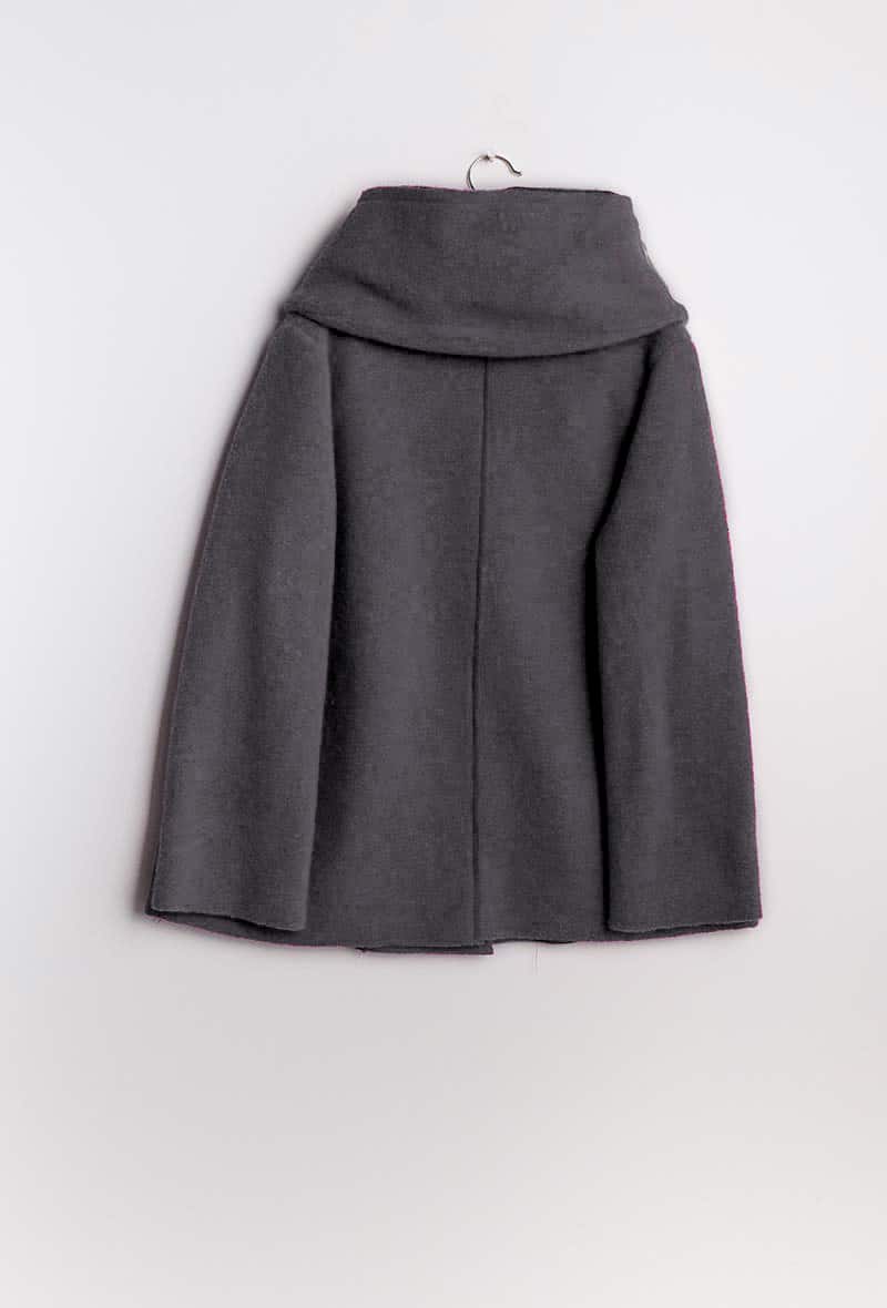 soilinne-veronique-berdeaux-manteau-court-style-laine-bouillie-gris-vue-de-face.jpg