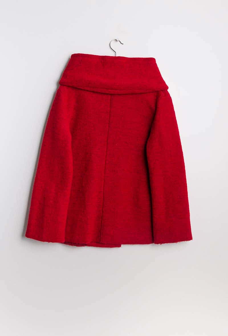soilinne-veronique-berdeaux-manteau-court-style-laine-bouillie-rouge-vue-de-dos.jpg