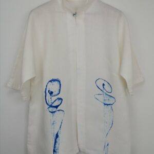 Veste en lin blanc à volutes bleues